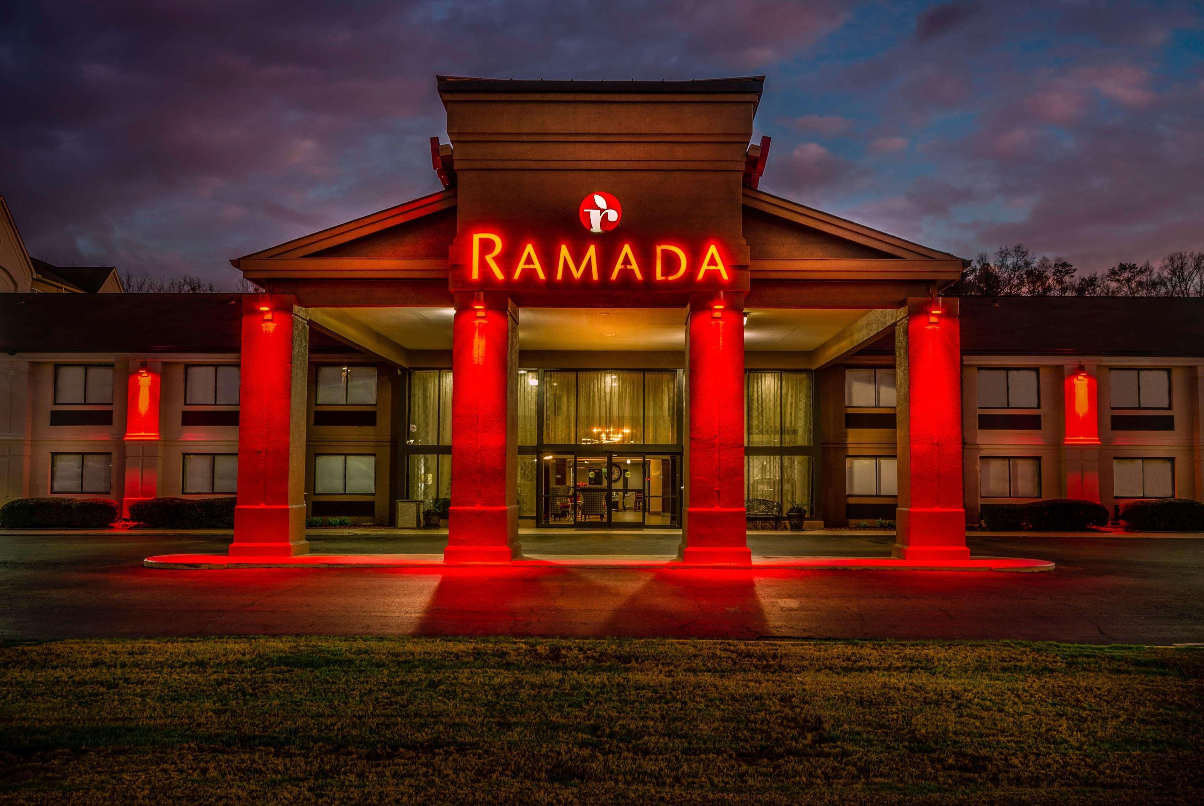 Ramada By Wyndham Tuscaloosa Hotel Bagian luar foto