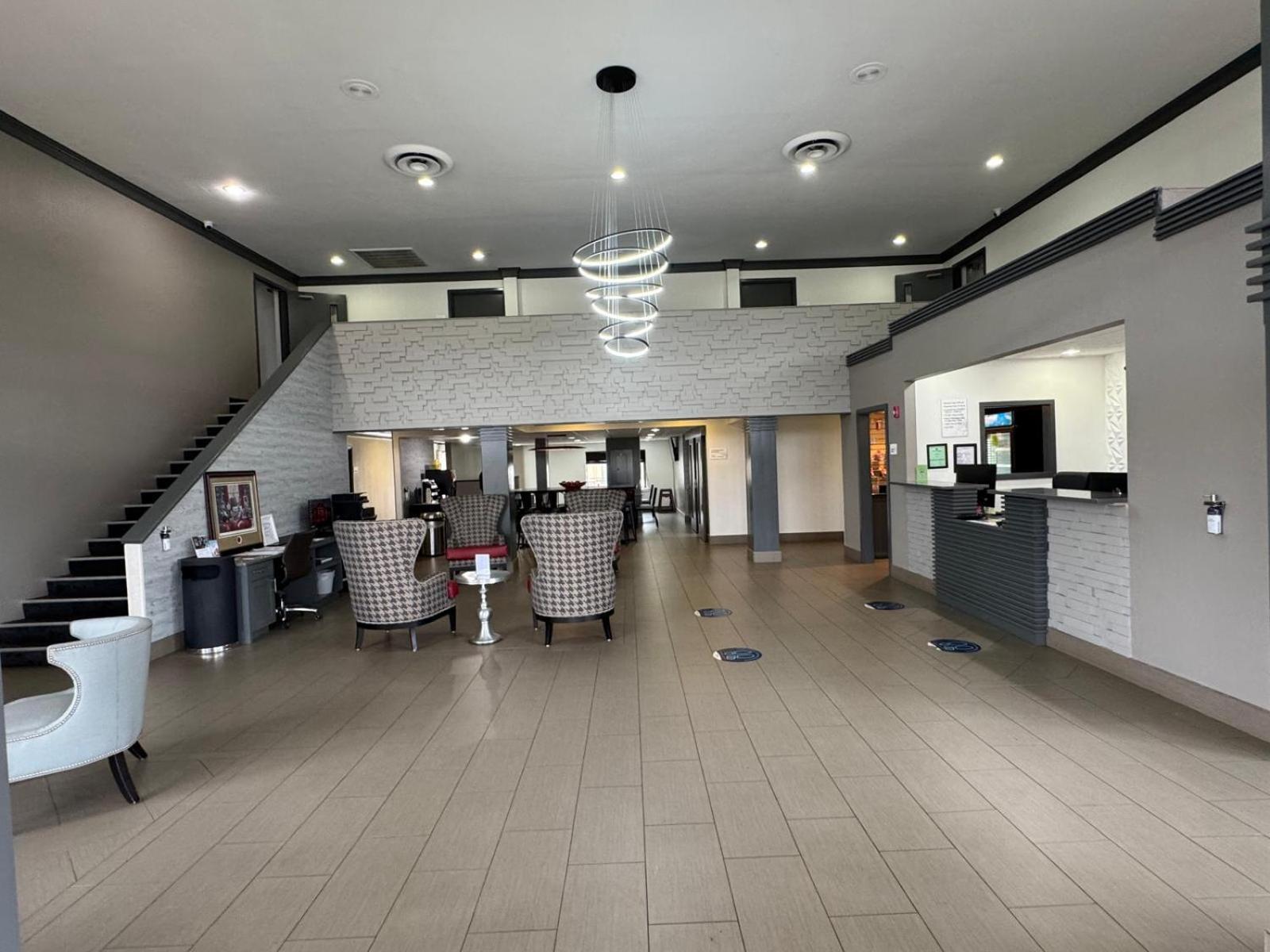 Ramada By Wyndham Tuscaloosa Hotel Bagian luar foto
