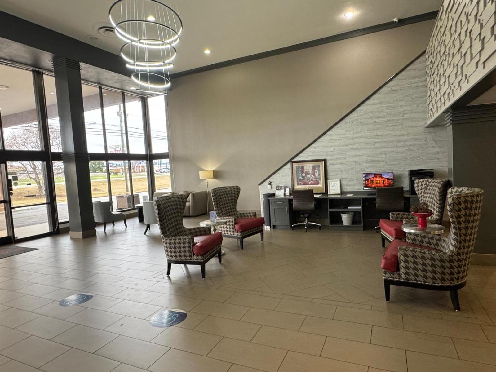 Ramada By Wyndham Tuscaloosa Hotel Bagian luar foto
