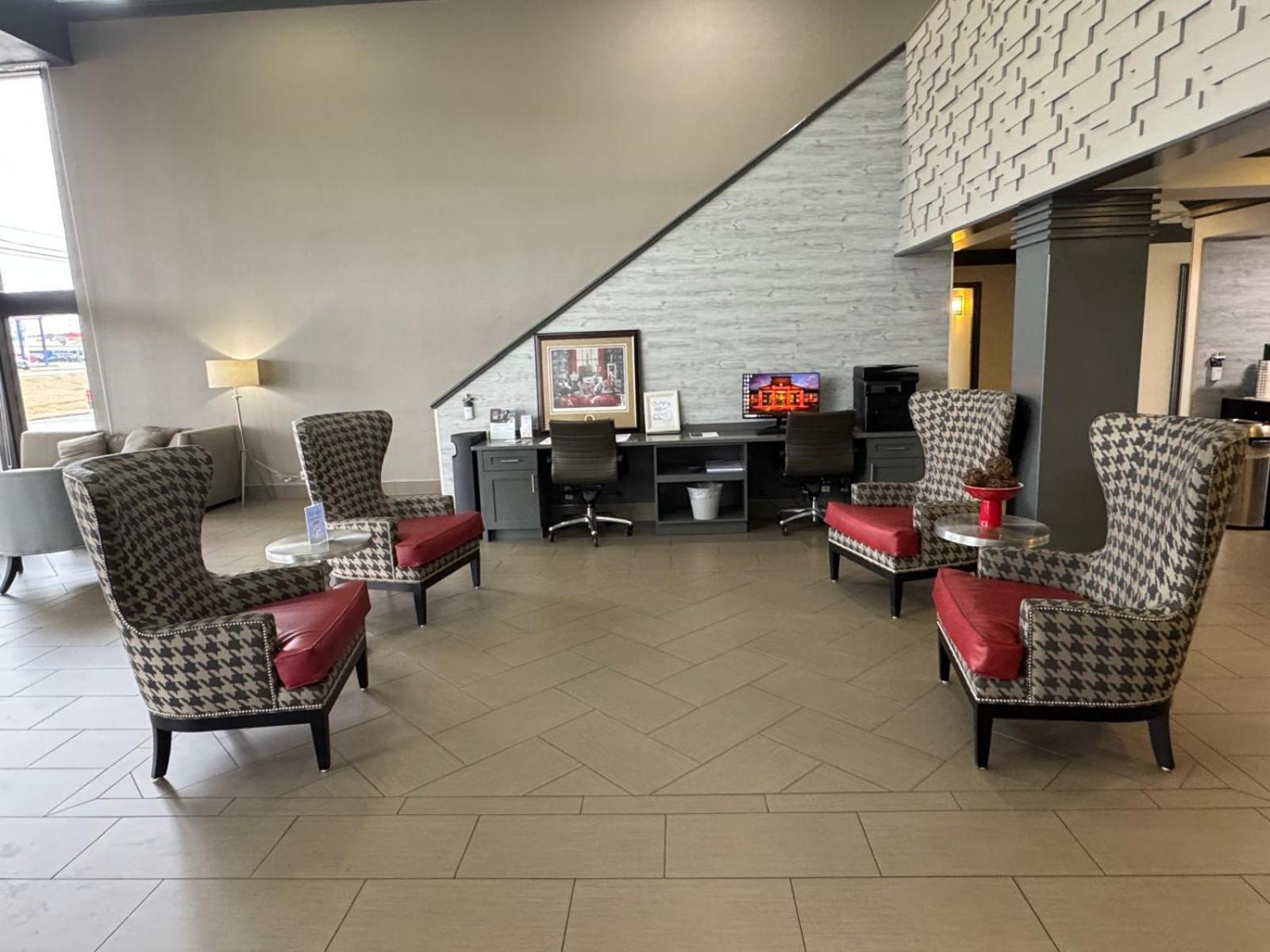 Ramada By Wyndham Tuscaloosa Hotel Bagian luar foto