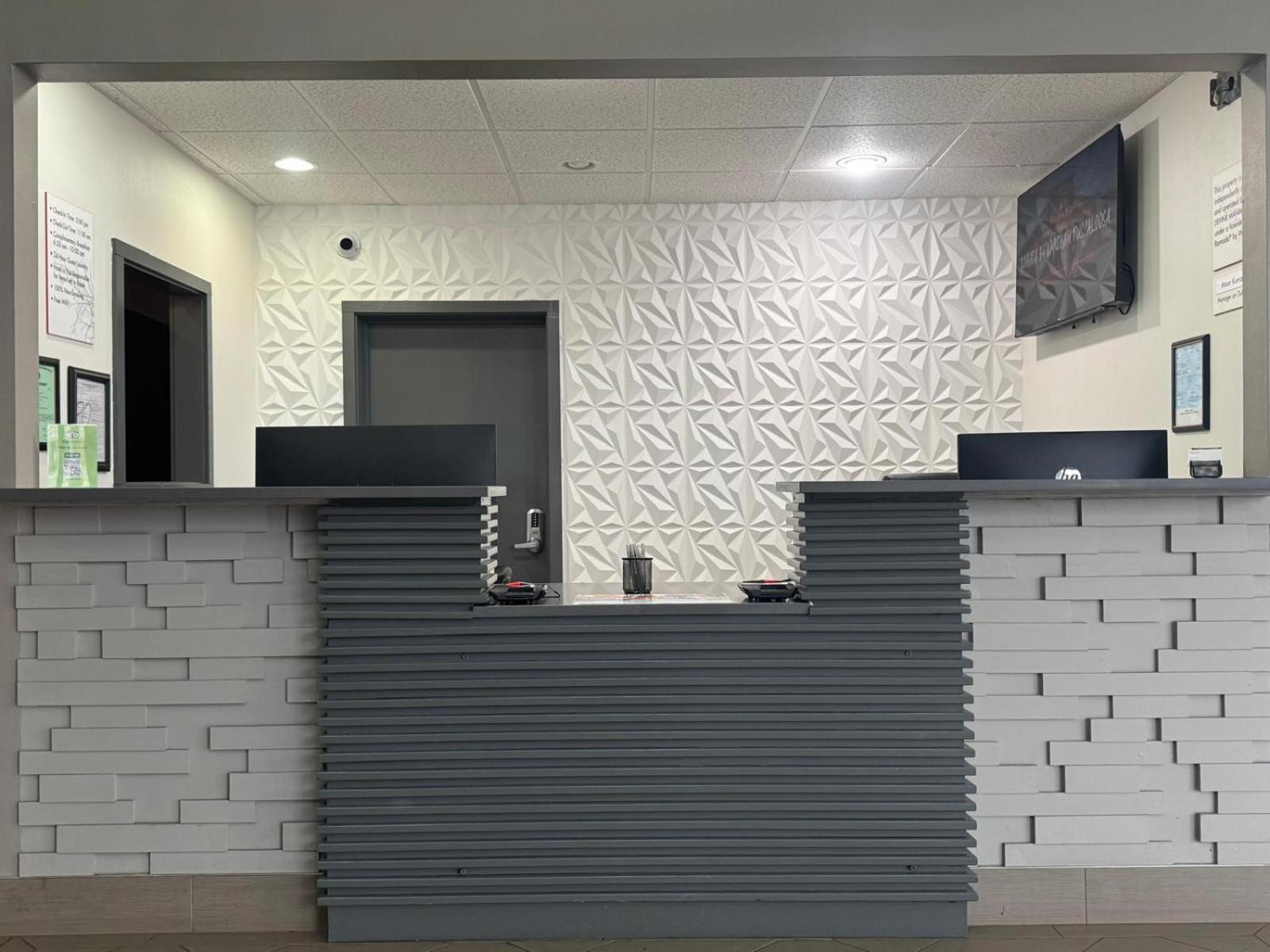 Ramada By Wyndham Tuscaloosa Hotel Bagian luar foto