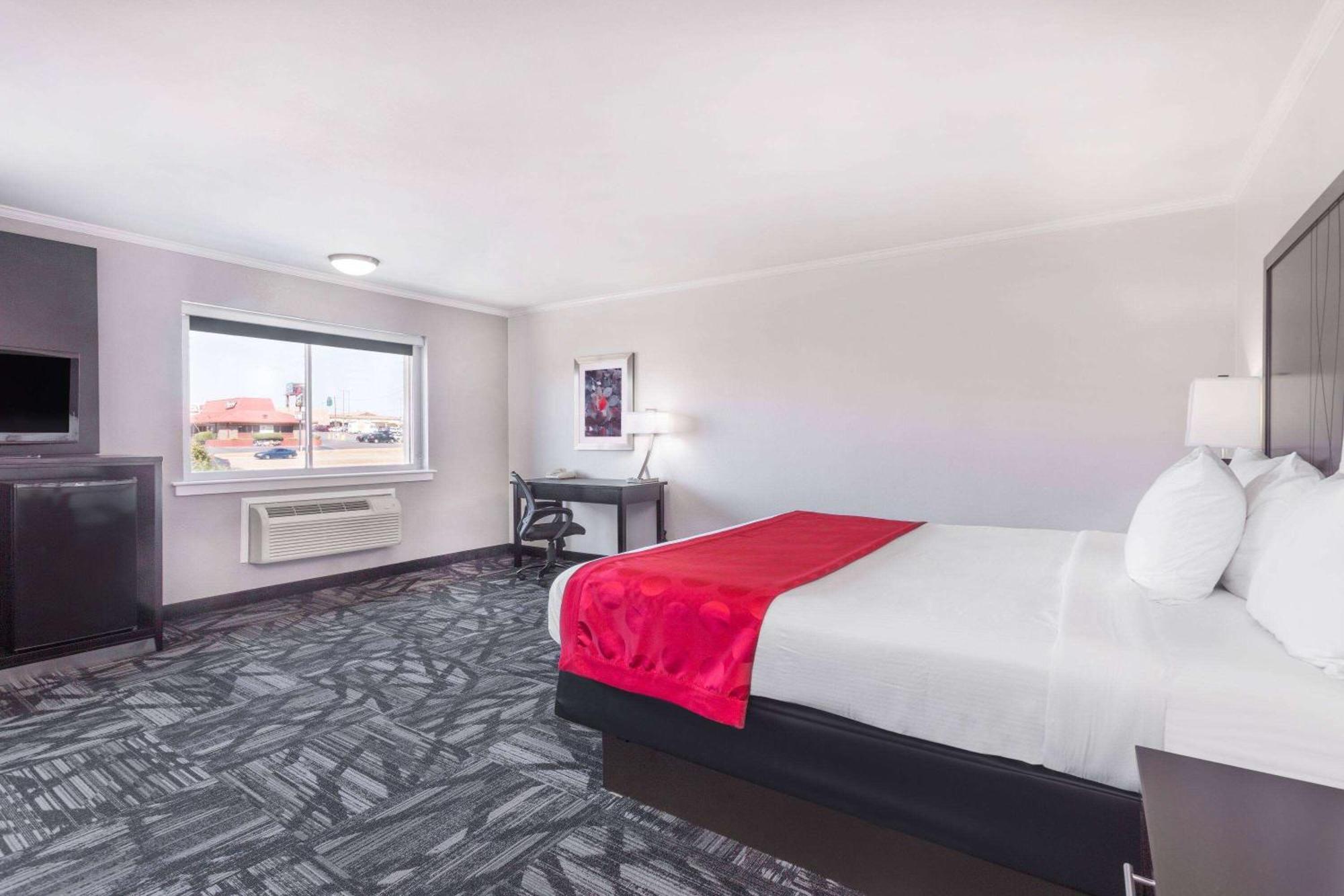 Ramada By Wyndham Tuscaloosa Hotel Bagian luar foto
